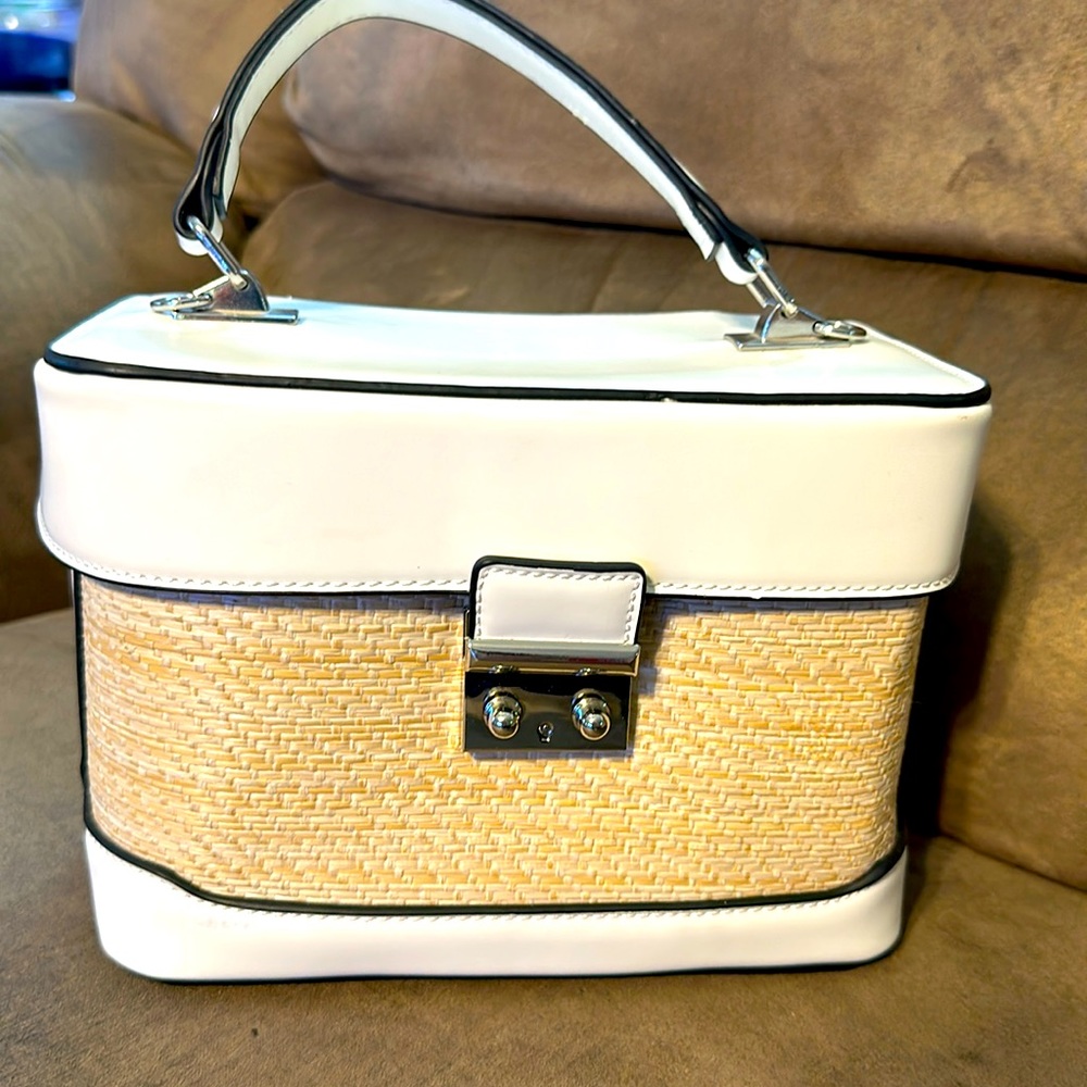 Forever 21 white summer purse